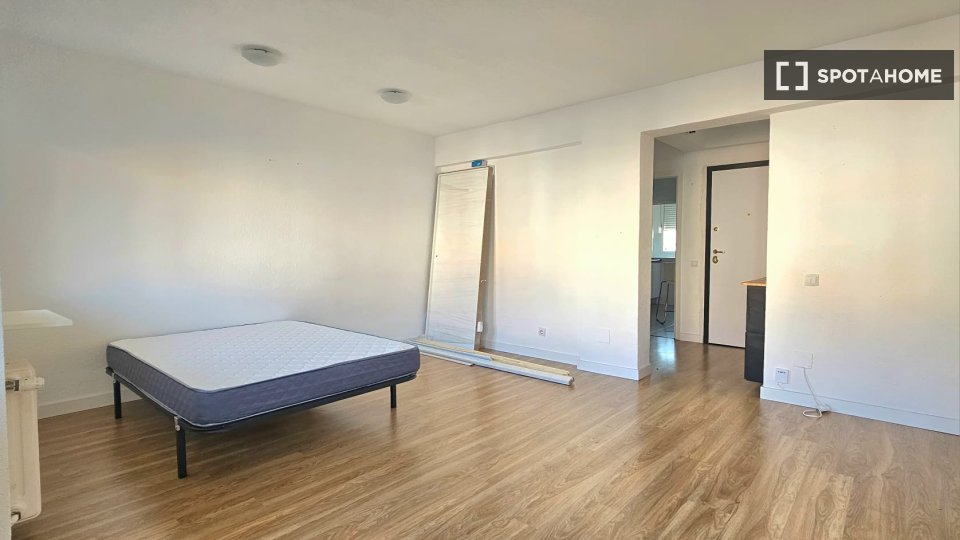 Double room Madrid, 3 beds — photo 7