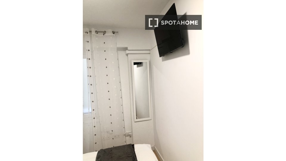 Double room Madrid, 4 beds, 100m² — photo 14