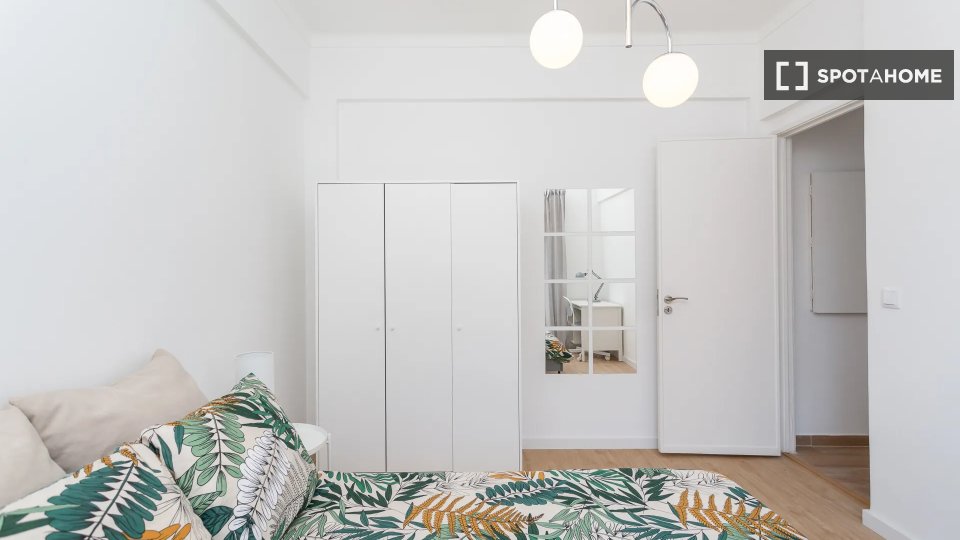 Double room Lisbon, 5 beds — photo 11