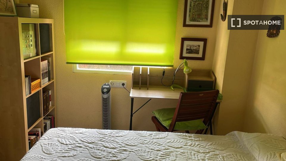 Double room Alicante, 2 beds, 80m² — photo 3