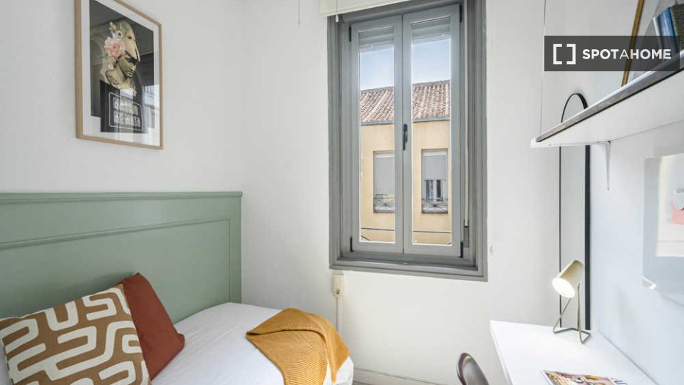 Double room Madrid, 67 beds — photo 67