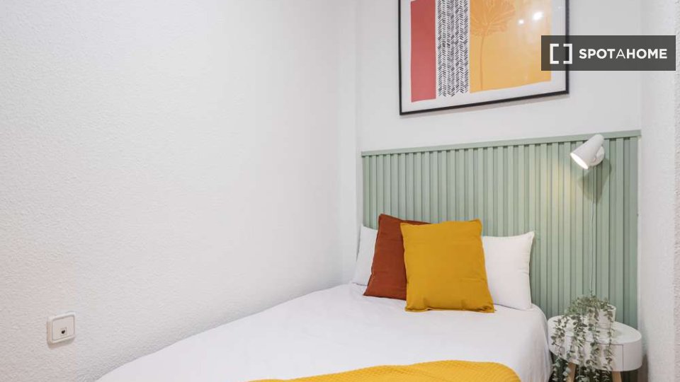 Double room Madrid, 4 beds — photo 11