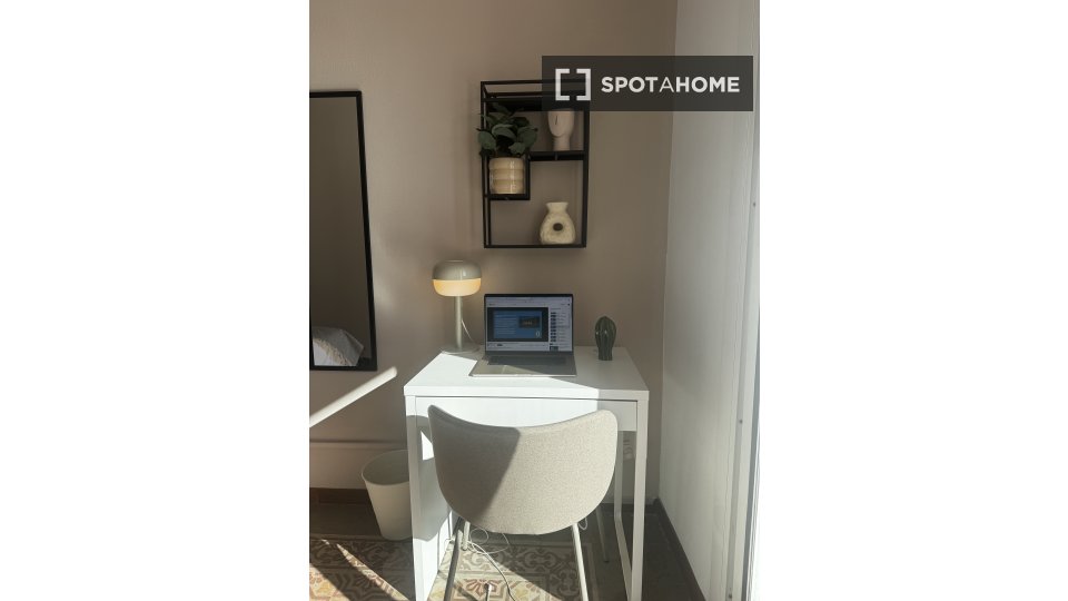 Double room Barcelona, 5 beds, 120m² — photo 1
