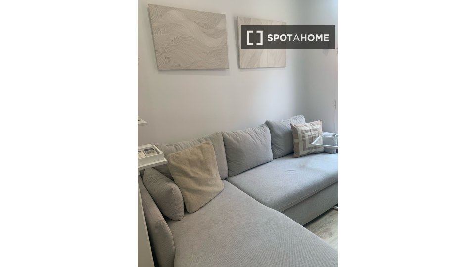Appartamento con 1 camera da letto in affitto a Numancia, Madrid - a Madrid