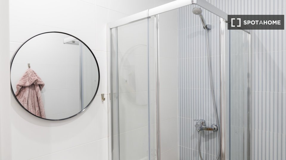Double room Madrid, 9 beds, 210m² — photo 6