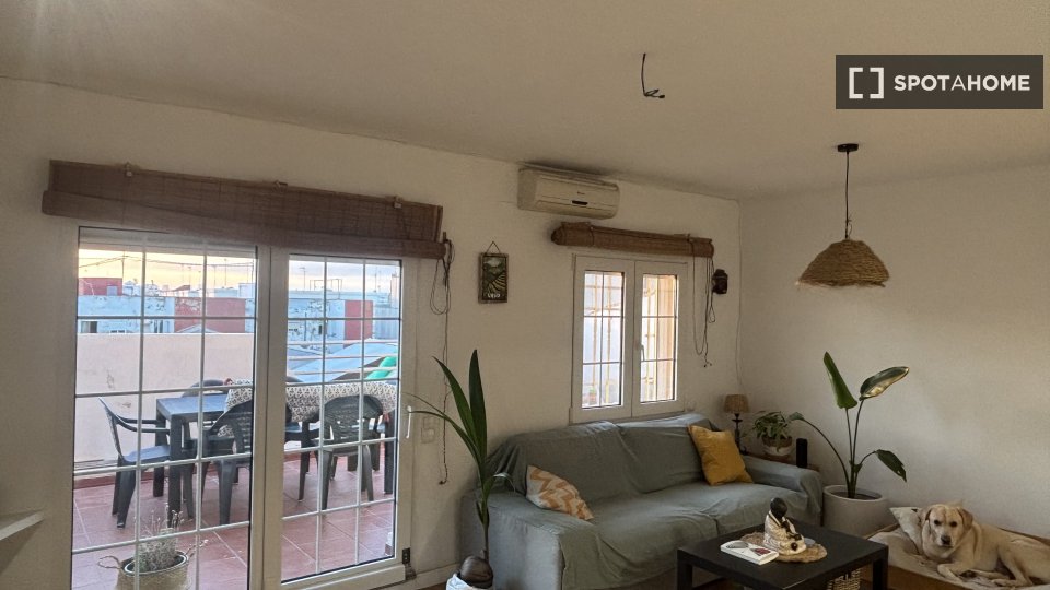 Double room Valencia, 2 beds, 100m² — photo 8