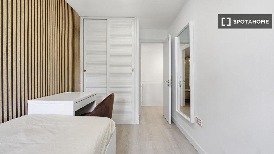 Double room Madrid, 4 beds, 110m² — photo 7