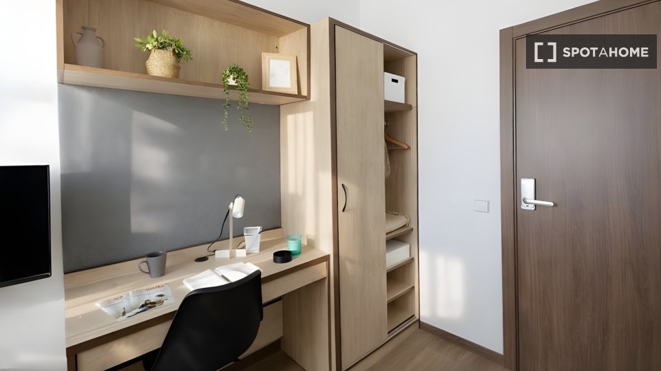 Double room Granada, 3 beds — photo 19