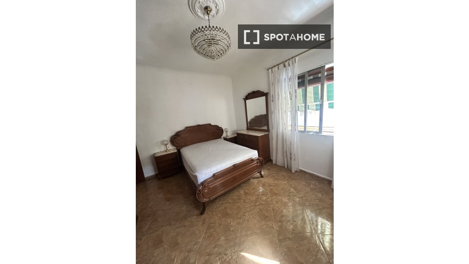 Double room Granada, 1 bed, 77m² — photo 8