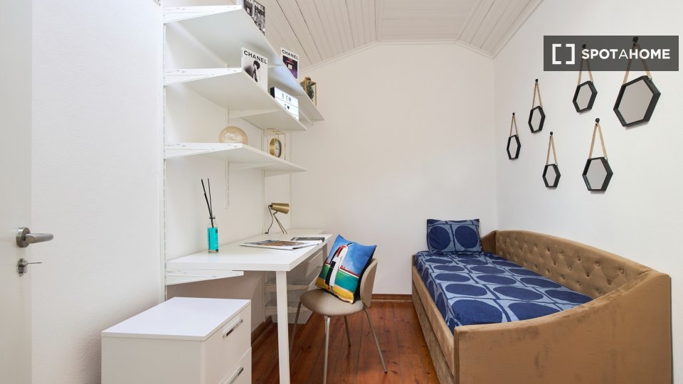 Double room Lisbon, 6 beds — photo 13