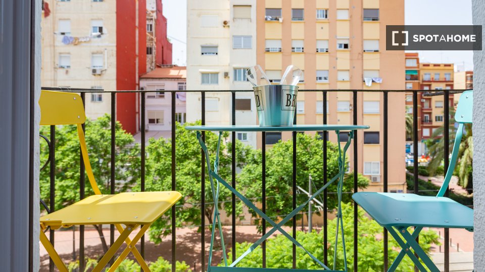Double room Valencia, 5 beds, 100m² — photo 5