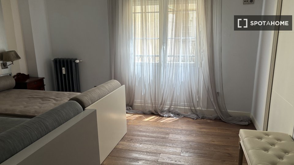 Double room Madrid, 3 beds, 160m² — photo 28