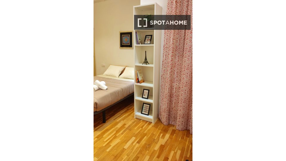 Double room Barcelona, 3 beds — photo 15
