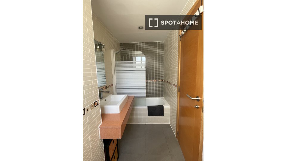 Apartment Valencia, 1 bed, 56m² — photo 3
