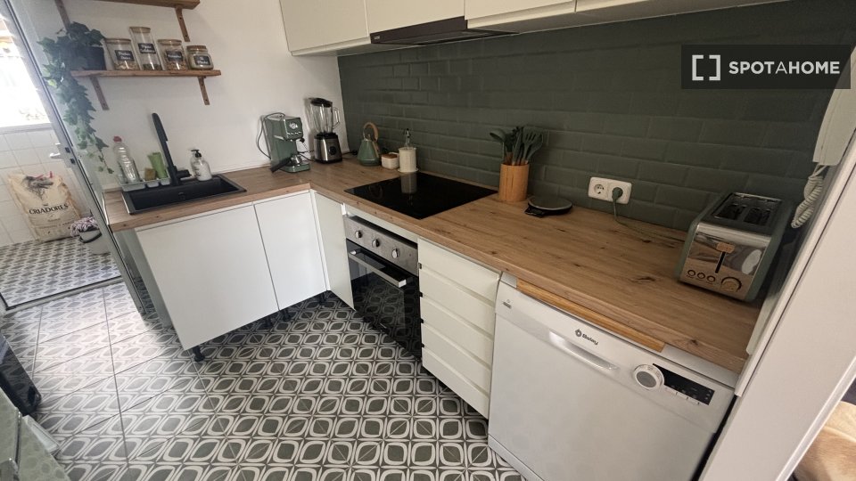 Double room Valencia, 2 beds, 100m² — photo 1
