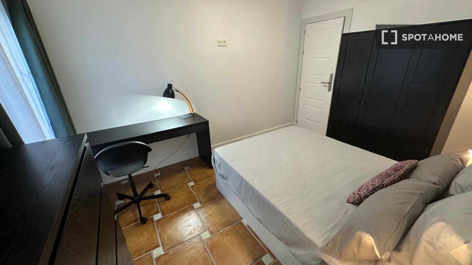 Double room Malaga, 9 beds, 25m² — photo 4