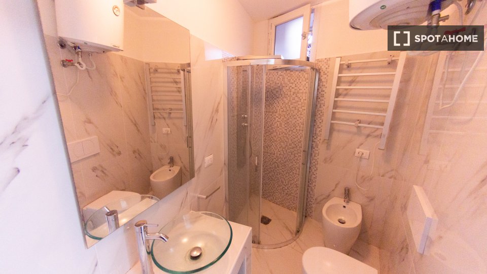 Double room Milan, 3 beds, 75m² — photo 5