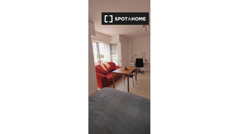 Double room Madrid, 5 beds, 80m² — photo 6