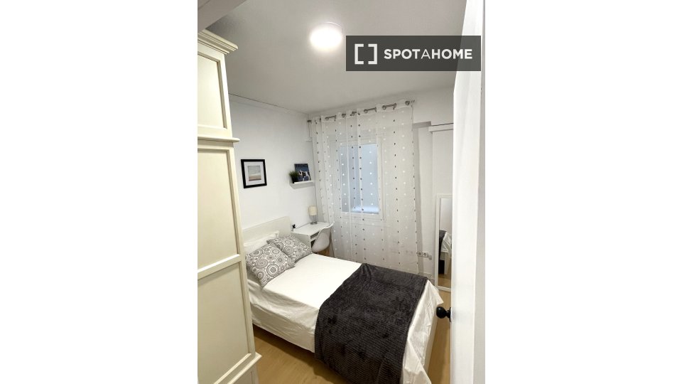 Double room Madrid, 4 beds, 100m² — photo 10