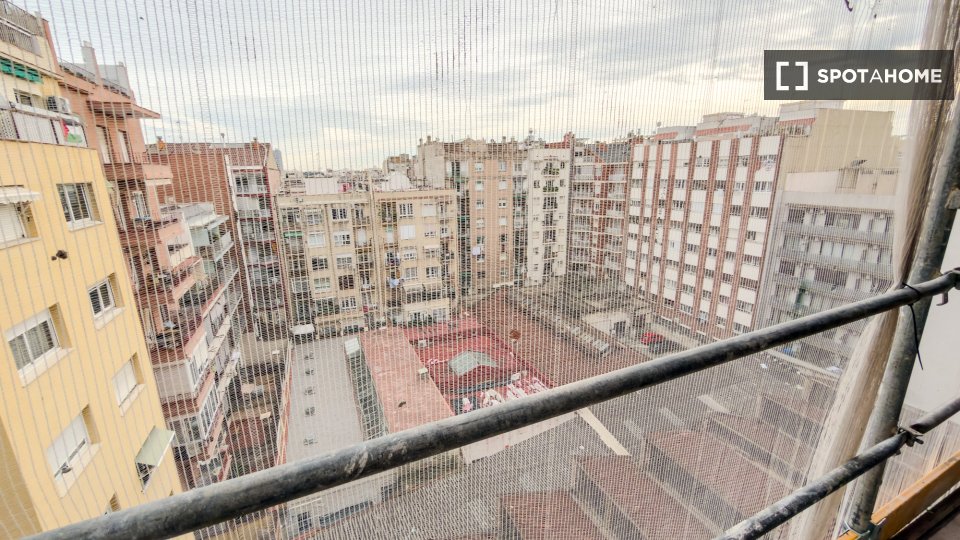Apartment Barcelona, 4 beds, 80m² — photo 17