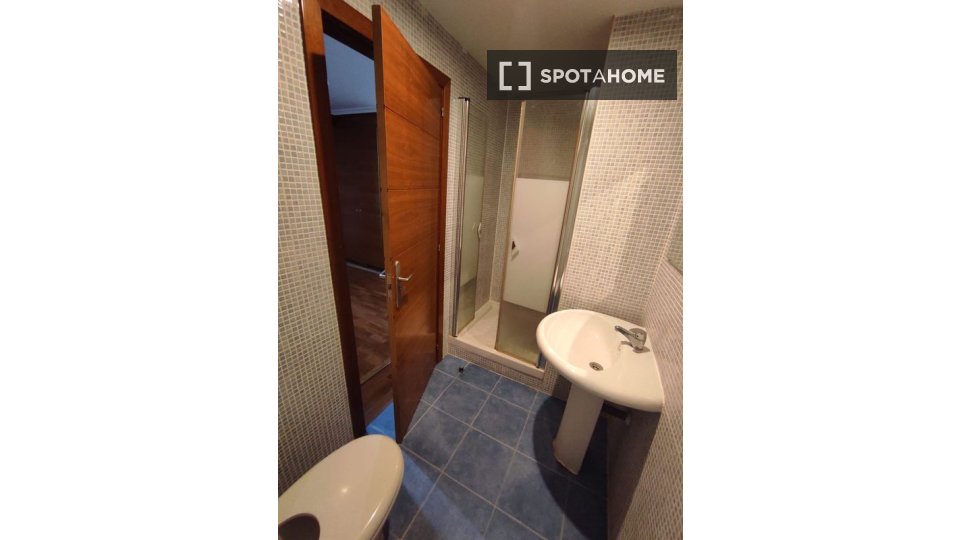Habitación en piso compartido de 2 dormitorios en Sol, Madrid.