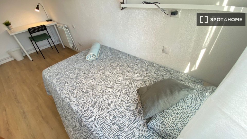 Double room Madrid, 4 beds — photo 10