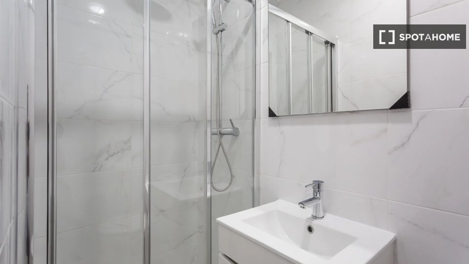 Double room Lisbon, 5 beds — photo 12