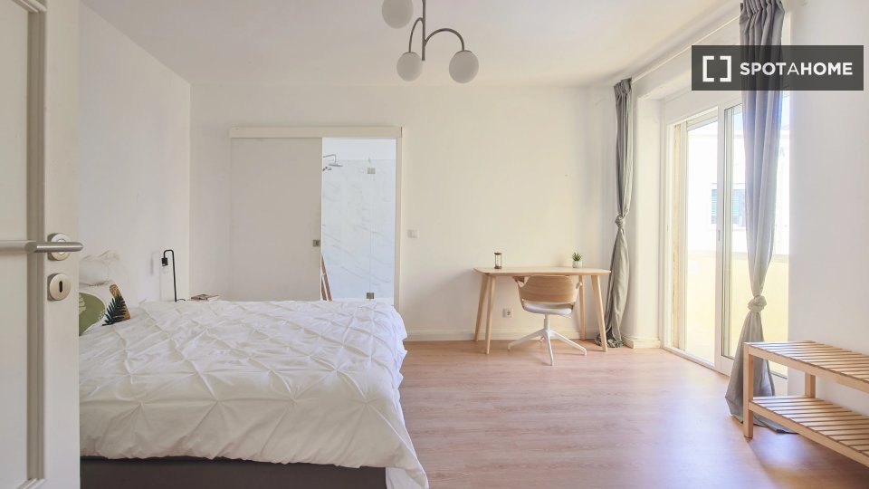 Double room Lisbon, 6 beds — photo 2