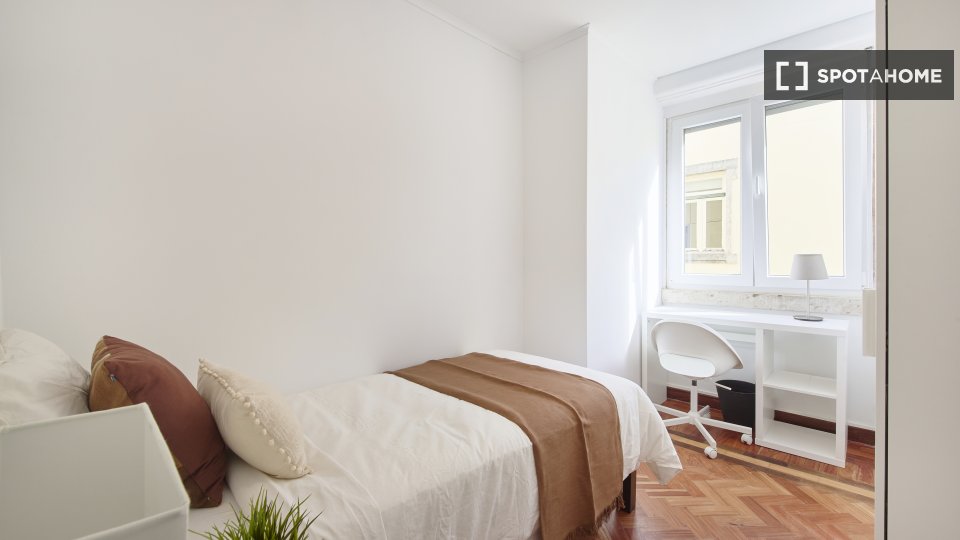 Double room Lisbon, 9 beds — photo 11