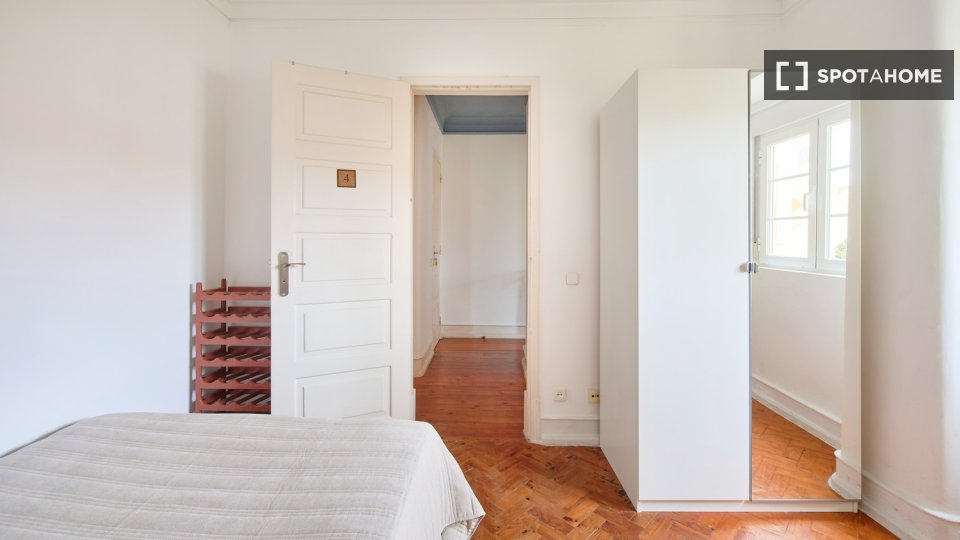 Double room Lisbon, 4 beds — photo 52