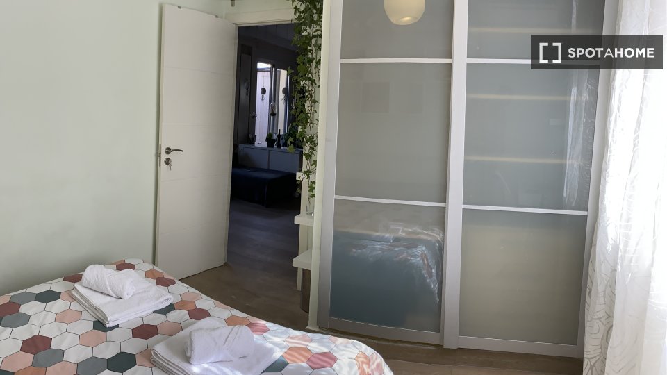 Double room Madrid, 3 beds, 9m² — photo 10