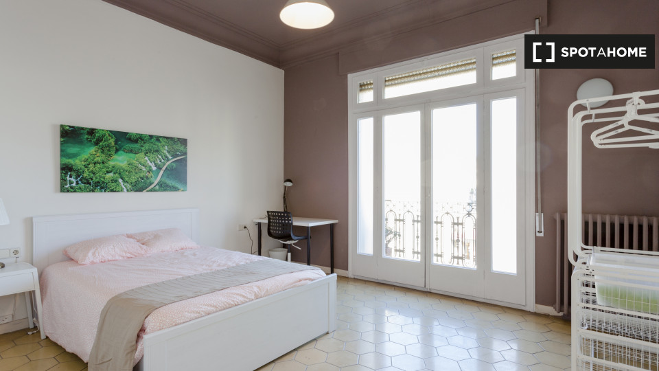 Double room Barcelona, 8 beds, 189m² — photo 1