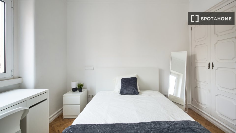 Double room Lisbon, 9 beds — photo 22