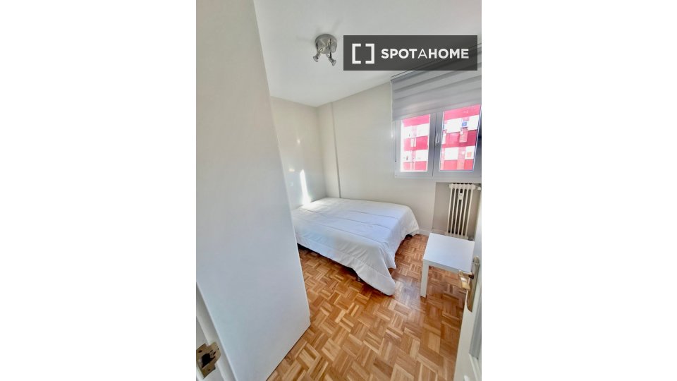 Double room Madrid, 5 beds — photo 3