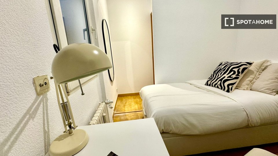 Double room Madrid, 6 beds — photo 16