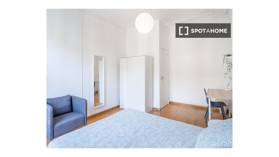 Rooms for rent in an apartment with 6 bedrooms in Barcelona - in Barcelona