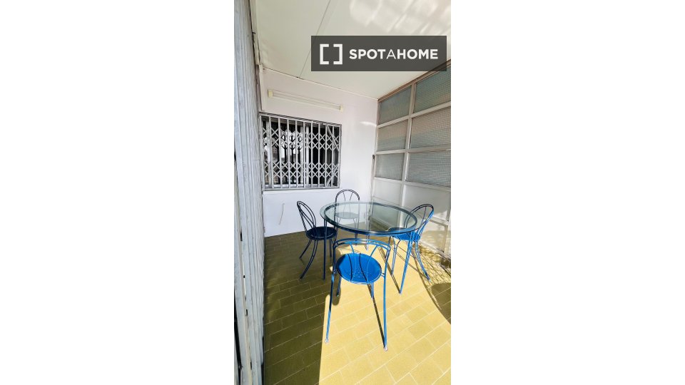 Double room Alicante, 4 beds, 150m² — photo 3