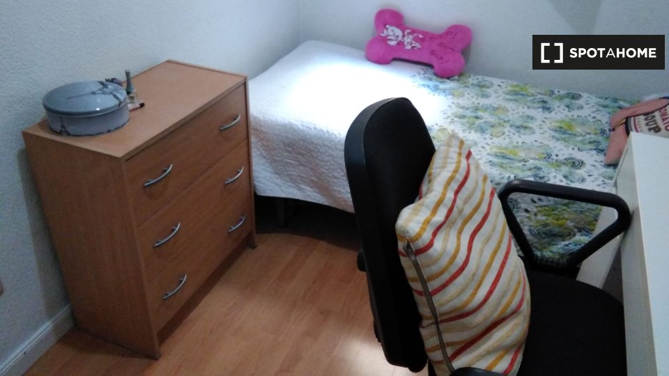 Double room Madrid, 5 beds, 155m² — photo 11