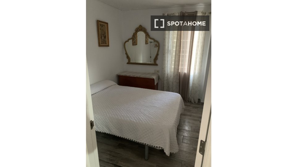 Double room Alicante, 2 beds, 68m² — photo 10