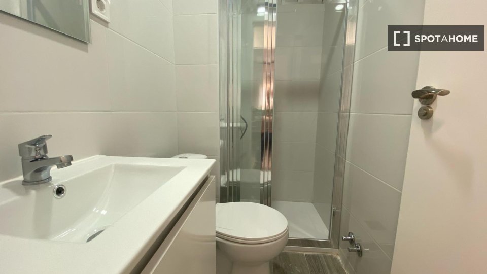 Double room Madrid, 4 beds — photo 8
