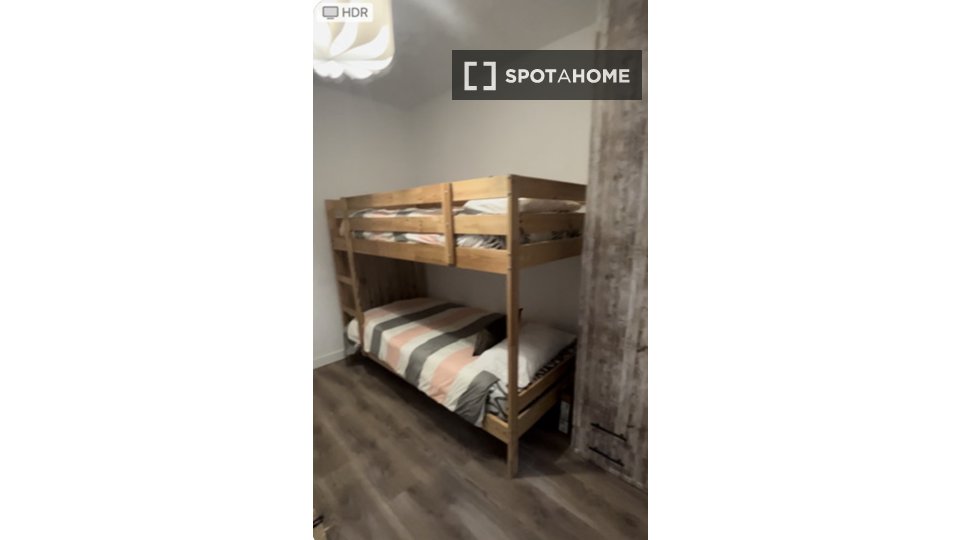 Double room Barcelona, 3 beds, 85m² — photo 22