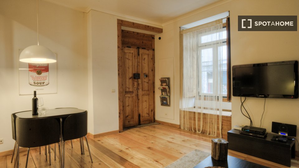 Apartment mono Lisbon, 55m² — photo 1