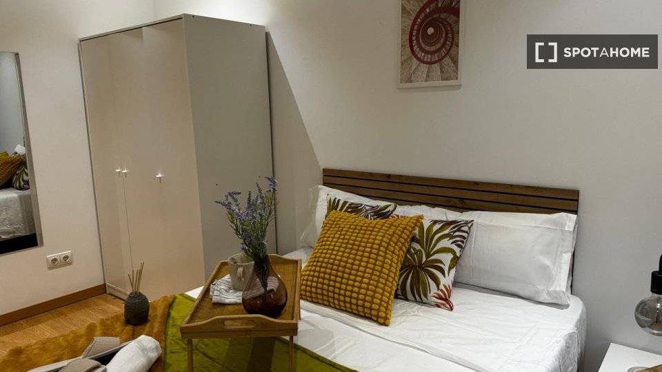 Double room Madrid, 5 beds — photo 1