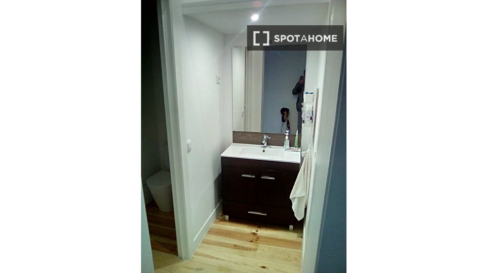 Double room Lisbon, 3 beds — photo 5