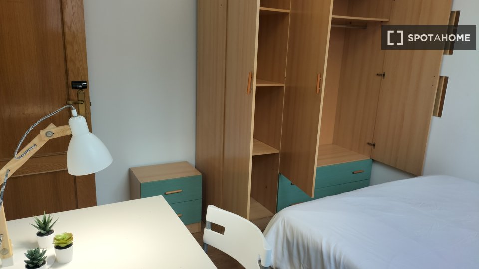 Double room Madrid, 7 beds, 90m² — photo 1