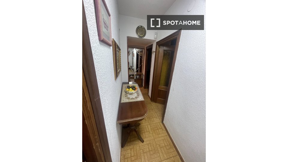 Double room Madrid, 3 beds, 60m² — photo 8