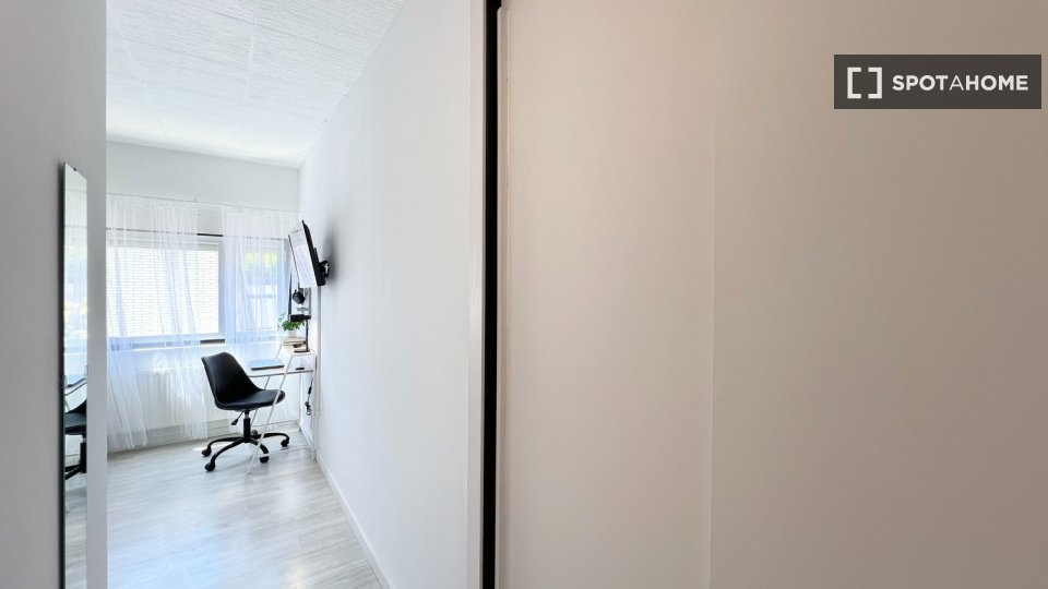 Habitación compartida de 5 habitaciones en Valverde, Madrid
