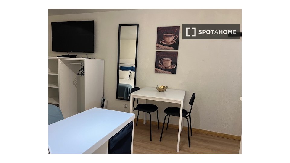 Apartment mono Lisbon, 35m² — photo 2
