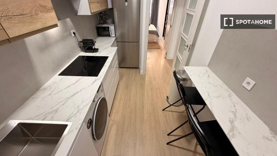 Double room Madrid, 5 beds, 90m² — photo 18