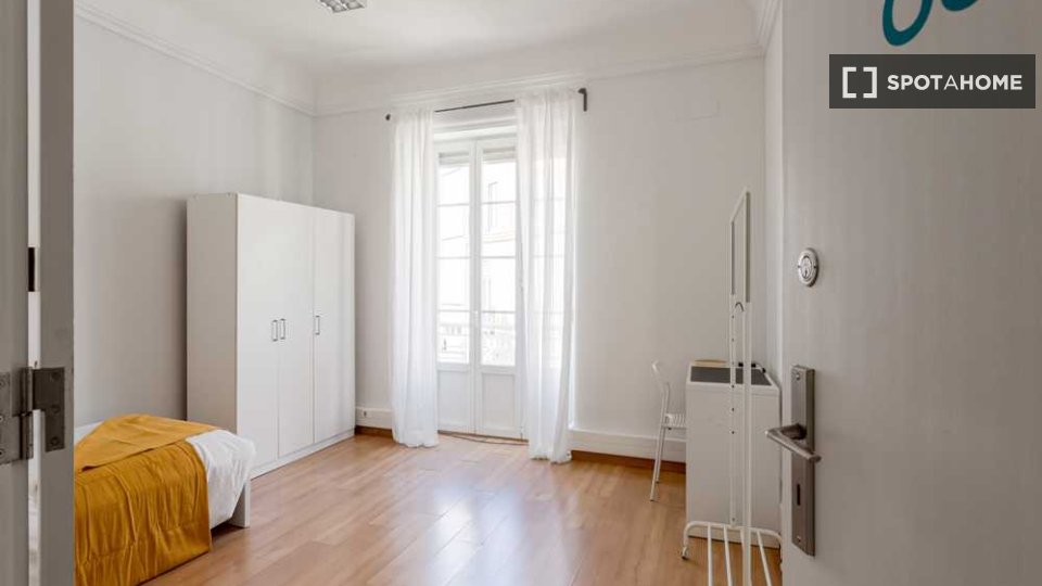 Double room Lisbon, 13 beds — photo 1
